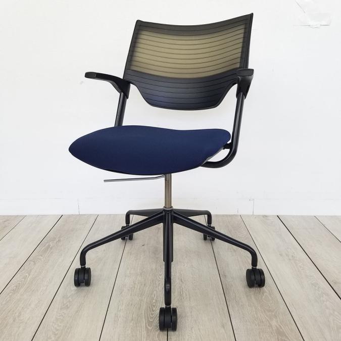 【在庫入替セール】【8脚入荷】イトーキ製のレクシブチェアが入荷！中古　ネスティング　ミーティング　キャスター付き　収納　エラストラマーバック　ネイビーブルー
                        レクシブ
                                    中古
            