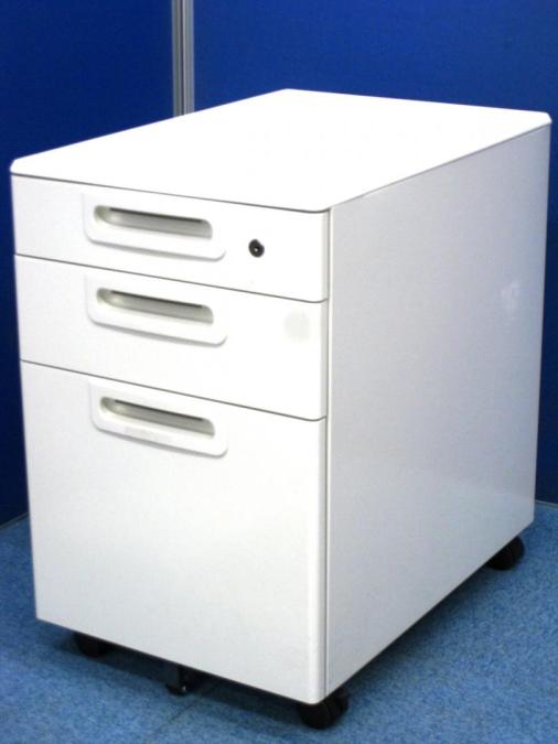 清潔感たっぷりのホワイト■ファイル収納の強い味方■デザインもカワイイ！■起業、移転に大量の３段ワゴンが必要な方に是非！
                        LA
                                    中古
            