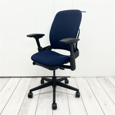 【定価17万円】【欧米一番人気メーカー！座れば分かるファーストインパクト！！】■スチールケース（Steelcase）　リープHDチェア　肘付　ハイバック　■可動肘/ウレタン肘　■ハンガー付　■マリンブルー