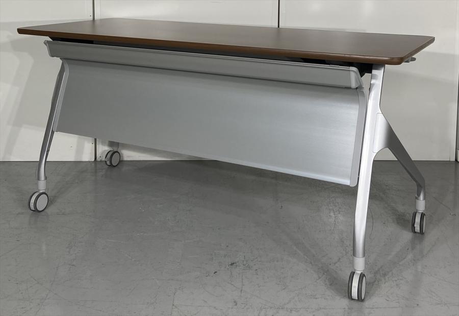 【便利な平行スタックテーブル珍しいブラウンカラー！大型キャスターで移動がスムーズ！】■コクヨ(KOKUYO)製　エピファイ (EPIPHY)　サイドスタックテーブル　■ブラウン　■幕板付き　W1500×D600×H720mm
                        エピファイ
                                    中古
            