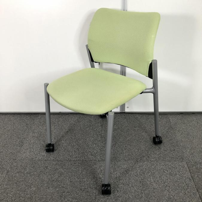 【定価約4万円】【快適なクッション性で長時間の会議も安心の座り心地！】■オカムラ製　8147　スタッキングチェア　■グリーン　■キャスター付
                        8147シリーズ
                                    中古
            