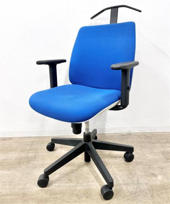 【定価5万円】【可動肘、ハンガー付きのOAチェア入荷！】■プラス　Uチェア　■可動肘　ハンガー付き　■ブルー　1脚のみ
                        その他シリーズ
                                    中古
            