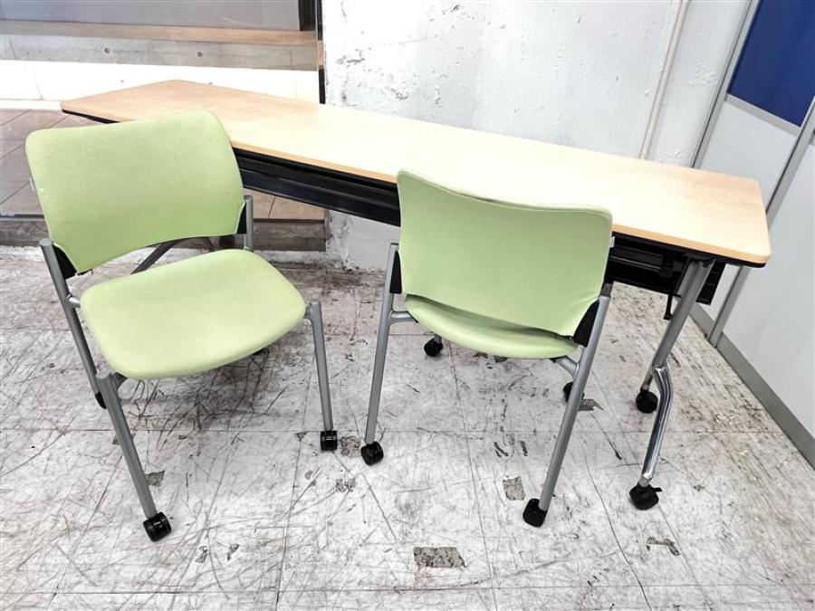 テーブル+チェアのセット！【2~3名様で使えるスタックテーブル入荷！キャスター付きで移動も楽々！】■UCHIDA（内田洋行）製　レガーレ　サイドスタックテーブル　■幅1800×奥行450　■幕板付き　■ナチュラル【天板跳ね上げ式でコンパクトに収納】
                        レガーレ
                                    中古
            