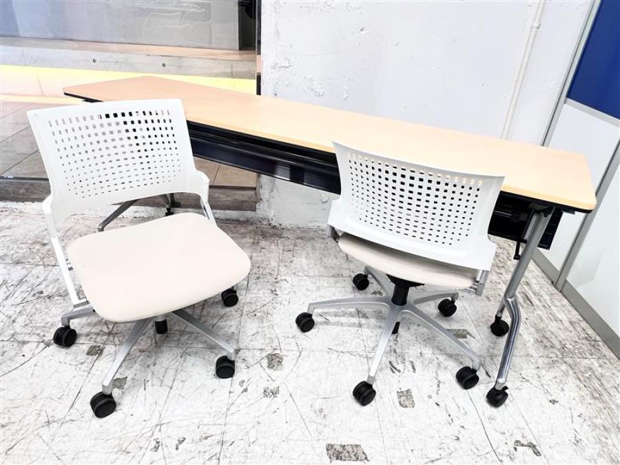 テーブル+チェアのセット！【2~3名様で使えるスタックテーブル入荷！キャスター付きで移動も楽々！】■UCHIDA（内田洋行）製　レガーレ　サイドスタックテーブル　■幅1800×奥行450　■幕板付き　■ナチュラル【天板跳ね上げ式でコンパクトに収納】
                        レガーレ
                                    中古
            