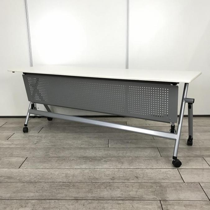 【定価8万円】【会議室の作成や増設に！ホワイト天板にスタイリッシュな幕板がマッチ！】■イトーキ（ITOKI）　サイドスタックテーブル　会議/ミーティング用　■W1800×D600㎜　■天板：ホワイト
                        その他シリーズ
                                    中古
            