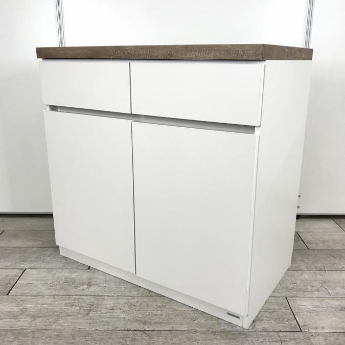 【カフェに置くキャビネットやキッチンにオススメ！便利なコンセント付！】■オカムラ製　キッチンキャビネット　引出し2カ所＋両開き扉　■木目ブラウン天板×ホワイト　■コンセント【弊社使用欄：A00986407】
                        その他シリーズ
                                    中古
            