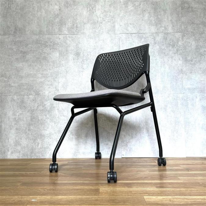 【西】【☆入荷☆】嬉しい小肘付きのネスティングチェア　◆オカムラ ルナチェア　グレー　/　会議　/　研修　/　セミナー　/　打ち合わせ　/　休憩室　/　折りたたみチェア　/　収納チェア　/　中古　/　格安
                        ルナ
                                    中古
            