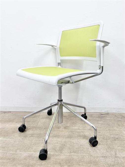 【定価4万円】【キャスター付きミーティングチェア入荷！】■プラス　UMチェア　■キャスター付き　座面メッシュ　ライトグリーン
                        UMチェア
                                    中古
            