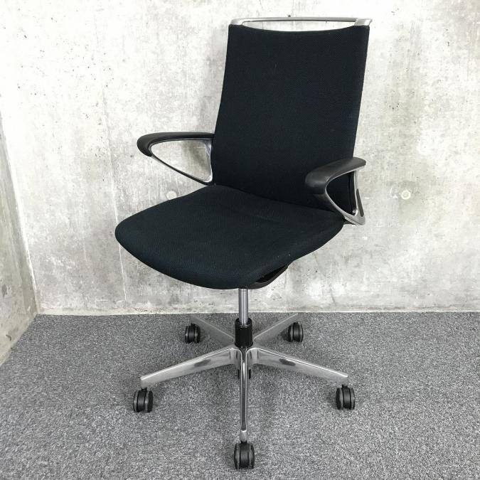 【会議用チェアとして評判】■オカムラ（okamura）　モードチェア　ミドルバックタイプ　固定肘　■クロス仕様　ブラック
                        モード
                                    中古
            