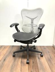 【画期的なデザイン！】■HermanMiller（ハーマンミラー）製　Mirra Chair（ミラチェア）　肘付ハイバック　■ホワイト　■可動肘　■メッシュ 　■ランバー付※状態良好品