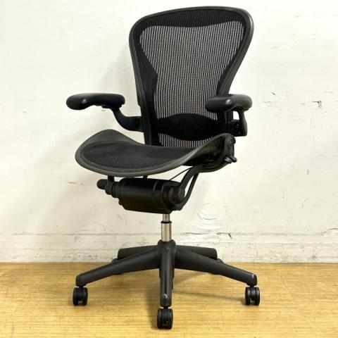 【在庫入替セール】ハーマンミラー(HermanMiller)/アーロンチェア　Bタイプ　可動肘（上下・角度を調整可能）　ランバーサポート付き　前傾チルト搭載