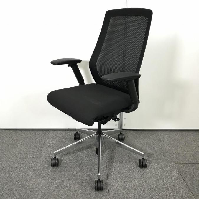 【あらゆる空間と融合する、シンプルかつエレガントなフォルム！】■内田洋行 (UCHIDA)　■セレッツアMXチェア (Sellezza-MX)　ハイバック肘付き　■可動肘付き　■メッシュバック　■ジェットブラック
                        セレッツァ
                                    中古
            