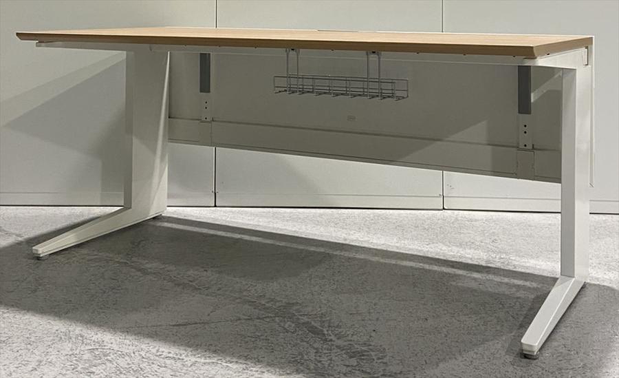 【スタイリッシュなデザインと機能性を兼ね備えた平デスク！横幅1400㎜で広々！オシャレなナチュラル木目カラー天板！】■オカムラ(okamura)製　プロユニット　平机　(W1600/D700/H720)　■木目ナチュラル天板×本体ホワイト
                        プロユニット
                                    中古
            