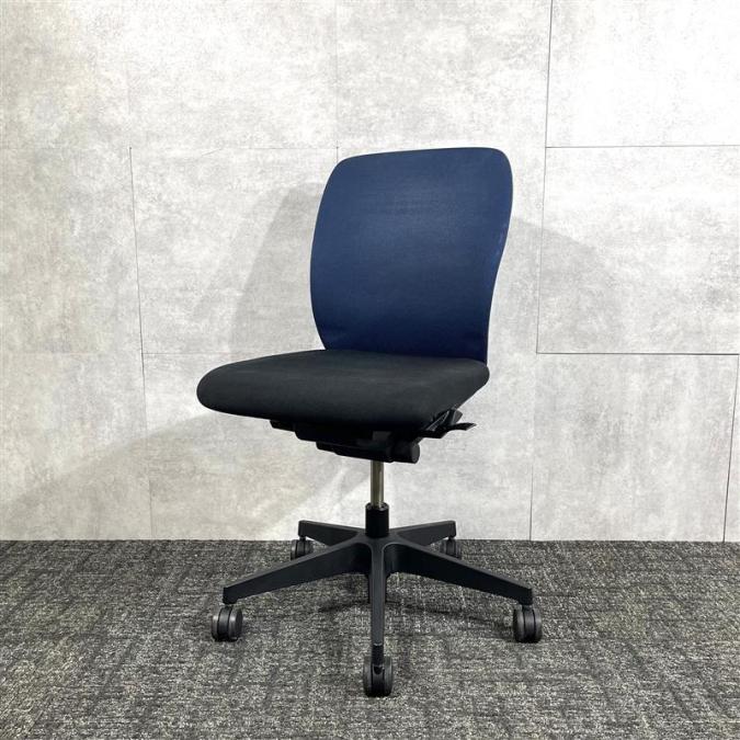 【コスパ抜群◎】ド定番良チェア！　取っ手付きで移動もらくらく！【J7】　 ■イトーキ/フルゴ/ネイビーブルー×ブラック/肘無
                        フルゴ
                                    中古
            