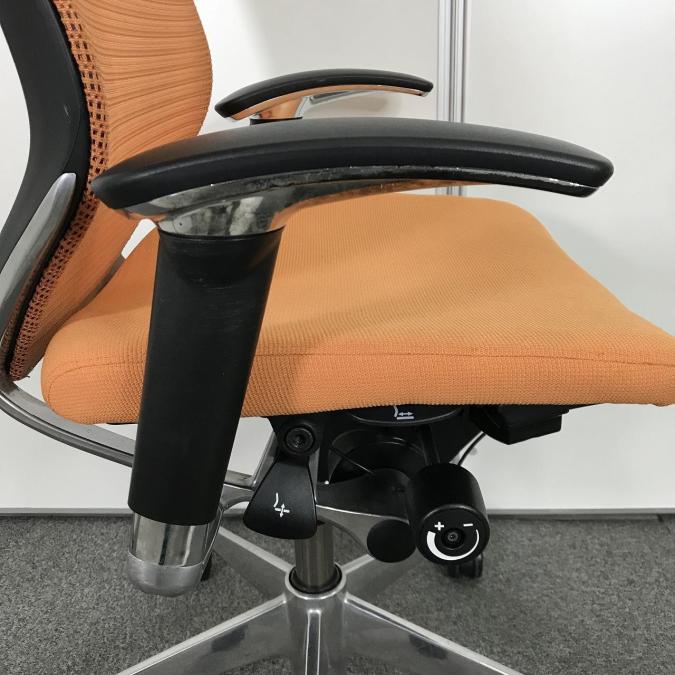 中古】バロンチェア CP83BR-FDF8 オカムラ/okamura 肘付ロー 中古】バロンチェア CP83BR-FDF8 オカムラ/okamura 肘付ロー