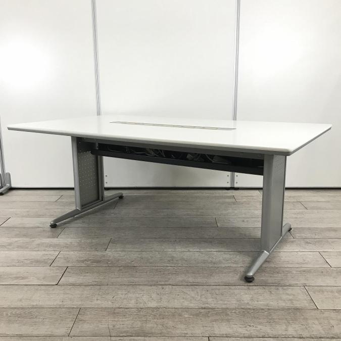 【4～6名様までのミーティングや会議に最適！】ホワイトカラーのロットテーブルがロット入荷！配線コード付きでPCやモニターをつかった会議にも使用できます！【ロット番号：A00975298】
                        その他シリーズ
                                    中古
            