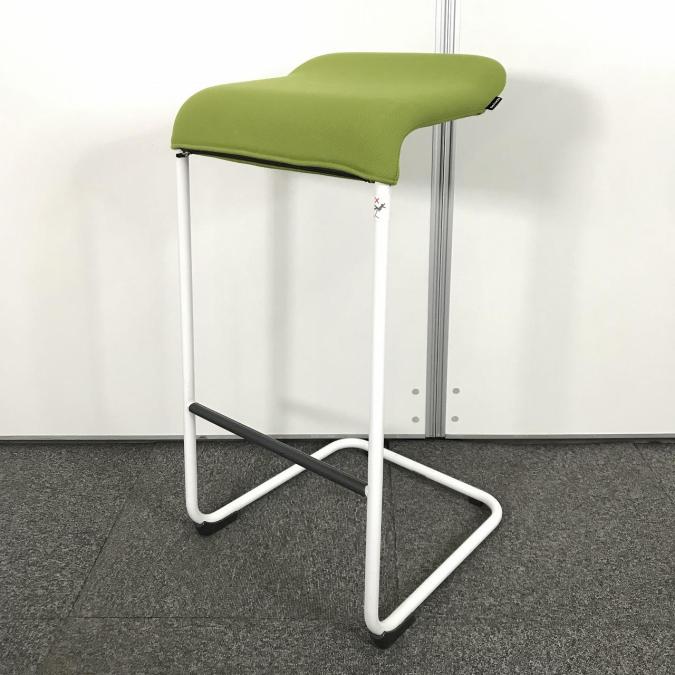 【「座る」と「立つ」のいいとこ取り！グリーンカラーでリラックス空間！】■コクヨ製　テイル　カウンターチェア　■座面リーフグリーン×脚ホワイト　■脚固定
                        テイル
                                    中古
            