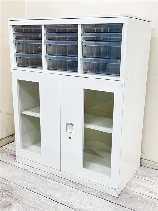 【現品限り！】中古では珍しい仕様、ガラス両開き+トレーの上下書庫セット！/オススメ(おすすめ) /人気商品【弊社使用欄：A00981003】オカムラ（okamura）レクトラインシリーズ（RectLine)　上下書庫セット／ガラス両開き+トレー／ネオホワイト
                        レクトライン
                                    中古
            