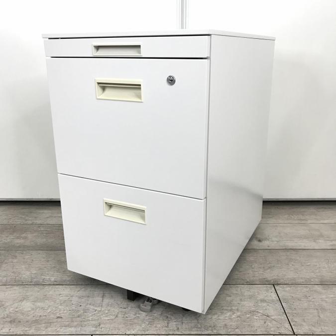 【フリーアドレスデスクのお供に最適！書類整理のスタンダードアイテム】■江戸崎共栄製　３段ワゴン　フリアド用ワゴン　W395×D570×H650㎜　■シリンダー錠　■ホワイト　【弊社使用欄：A00990685】
                        その他シリーズ
                                    中古
            