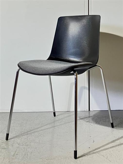 【シンプルフォルムのスタッキングチェア！】■オリバー (oliver)製　スタッキングチェア　座クッションタイプ　キャスター無し　■ブラック
                        その他シリーズ
                                    中古
            