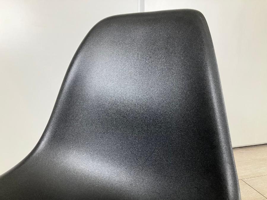 ハーマンミラー イームズ サイドシェルチェア 黒 刻印あり 中古 Herman Miller（ハーマンミラー） イームズシェル(Eames shell