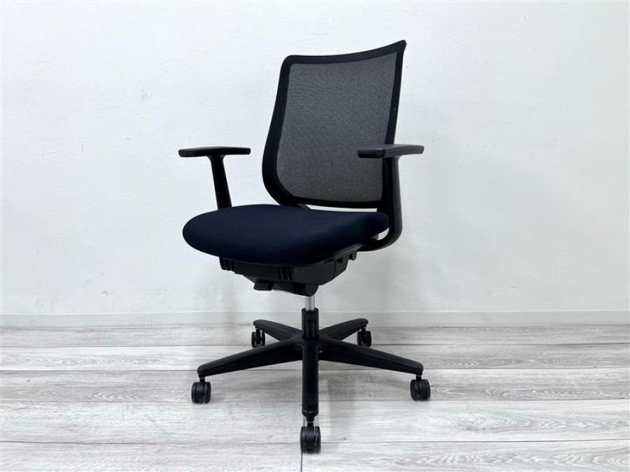 【定価9万円】【大人気シンプルなブラックチェア！上質な座り心地！】■コクヨ製　ミトラシリーズ (Mitra)　肘付ローバック　■ブラック　■固定肘　■背面メッシュ
                        ミトラシリーズ
                                    中古
            