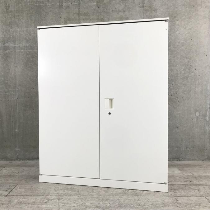 オカムラ製　3Sシリーズ　両開き　ホワイト【福岡オフィス家具】【福岡中古家具】【中古事務什器】【福岡オフィス家具】【福岡中古家具】【中古事務什器】 【チェア】【椅子】【イス】【事務椅子】【デスク】【机】【書庫】【書棚】【棚】【ラック】【収納】【格安】【安い】【メーカー】【レイアウト変更】【模様替え】
                        3S 書庫
                                    中古
            