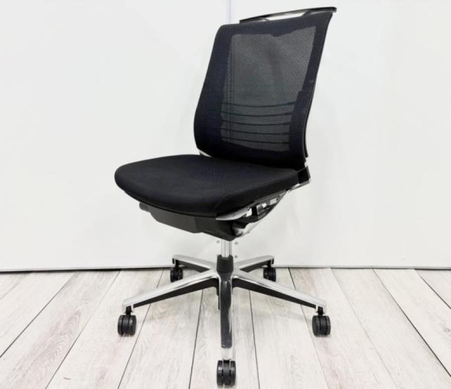 【入替セール】先進ワークスタイルに対応する革新的機能と最高の座り心地！腰部にフィットするワイヤーランバーサポート付！
■コクヨ（kokuyo)/インスパイン（INSPINE）/ブラック　コートハンガー付き！
                        インスパイン
                                    中古
            