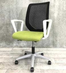 【メッシュなのにこの値段！座面のクッションは厚めでふっくら！】■イトーキ (ITOKI)　コルト (colt)　肘付ハイバックチェア　■背面メッシュ　■固定肘　■座面：モスグリーン×背面：ブラック ×ベース：ホワイト　【弊社使用欄：A00988921】