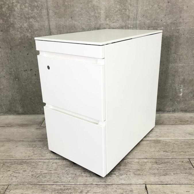 【スタイリッシュなデザイン！フリーアドレスデスクに必須な３段ワゴン！】■コクヨ(KOKUYO)製　GXシリーズ　３段ワゴン　H650mm　■ホワイト　シリンダー錠 　■天板付
                        GXワゴン
                                    中古
            