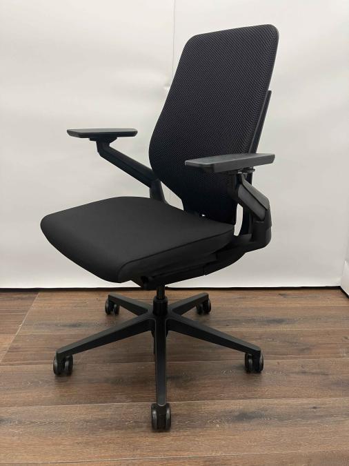 【在庫入替セール品】【人気高級チェア】世界三大オフィス家具メーカー品のハイスペックチェア！】■スチールケース　ジェスチャーチェア
                        ジェスチャー
                                    中古
            