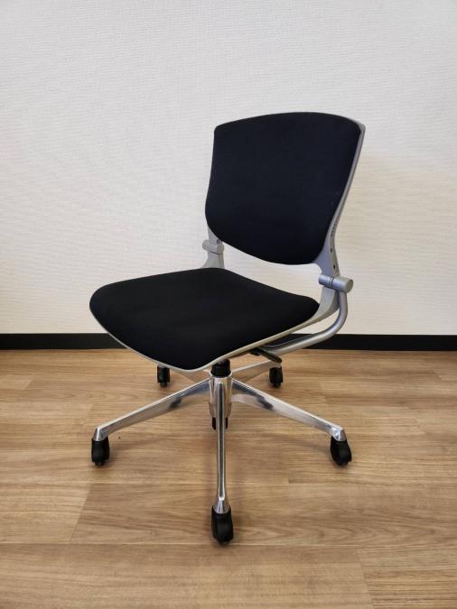 スマート＆クール＝ブラックグラータ（Grata）5本脚仕様＆上下昇降可能◆オカムラ製　■グレーシェル
                        グラータチェア
                                    中古
            