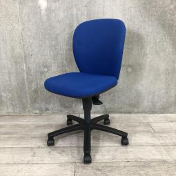 【ブルーカラーのローコストチェア！シンプルでコンパクト！】■イトーキ製　リエットチェア　肘無ローバックチェア　■ブルー