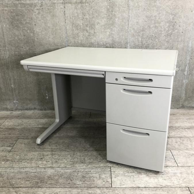 【おつとめ品】【在庫入替セール商品】【2台限定!!】　3段引き出し一体型で圧倒的な収納力！　 オカムラ（okamura）SD－Vシリーズ　片袖デスク　幅1000㎜　ニューグレー　オフィスバスターズ　心斎橋店
                        SD-Vシリーズ
                                    中古
            