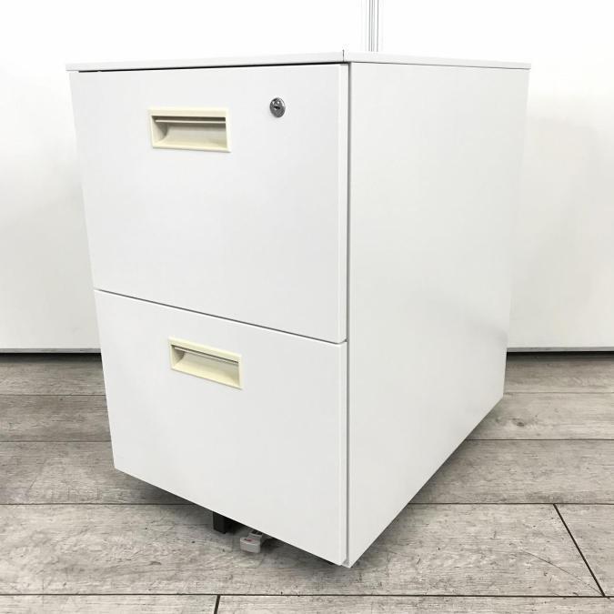 【使いやすさ抜群のキャスター付き2段ワゴン！】■江戸崎共栄製　2段ワゴン　デスクインワゴン　W400×D570×H620㎜　■ホワイト　■シリンダー錠【平机・フリーアドレスデスクのお供に！】【弊社使用欄：A00991653】【SN】
                        その他シリーズ
                                    中古
            