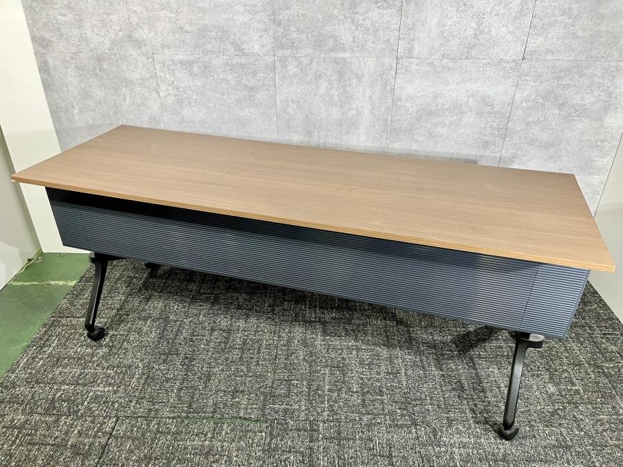 【幅1800mmの折り畳みテーブル！】◆アイリスチトセ/FDFT89D-18 AM403　サイドスタックテーブル　博多　天神
                        その他シリーズ
                                    中古
            