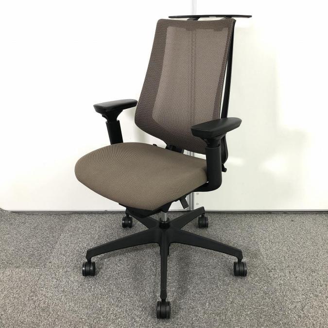 【二重フレーム構造がもたらすしなやかで美しい背もたれ機能！簡易操作で自分に合った姿勢をサポート！】■コクヨ(KOKUYO)製　　デュオラ（Duora）　肘付ハイバック 　■背面メッシュ　■可動肘　■ハンガー付　■ソフトベージュ
                        デュオラ メッシュ
                                    中古
            