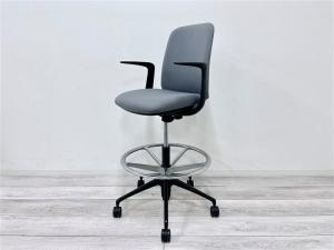 【在庫入替セール品】【【定価5万円】【カジュアルで優しいデザインとしっかりとした座り心地！】■オカムラ　Lives（ライブス）　ローバック肘付き　カウンターチェアタイプ　■グレー