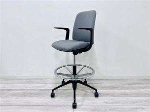 【在庫入替セール品】【【定価5万円】【カジュアルで優しいデザインとしっかりとした座り心地！】■オカムラ　Lives（ライブス）　ローバック肘付き　カウンターチェアタイプ　■グレー