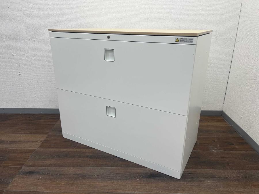 【窓下の空間にもピッタリ！中古では中々出回らないナチュラル木目調天板付きの高さ780mmのキャビネット！】
■オカムラ製　レクトライン　2段ラテラル　ローキャビネット　■ホワイト　■ナチュラル木目調天板付き　■シリンダー錠
                        レクトライン
                                    中古
            