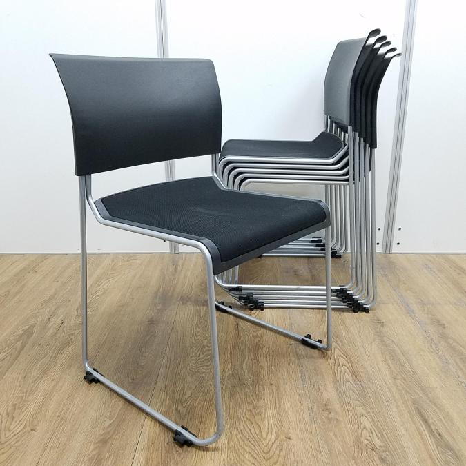 【6脚セット！！】イトーキ製　ルベックシリーズ　ブラック　背ヌード　重ねて保管出来てスペースの有効活用に　スタッキングチェア！！
                        ルベック
                                    中古
            