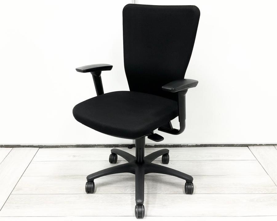 分厚いクッションとシンプルで使いやすい操作性！人間工学に基づいた快適シーティング！/オススメ(おすすめ) /人気商品【弊社使用欄：A00988193】■オカムラ（okamura）/カロッツァ（Carrozza）/肘付ハイバック/可動肘/ブラック
                        カロッツァチェア
                                    中古
            