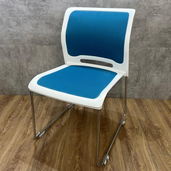 【コクヨの会議用チェア】メーカー品　コクヨ　KOKUYO　スタッキングチェア　ミーティングチェア　積み重ね　福岡　博多　天神　佐賀　長崎　大分　熊本　宮崎　鹿児島　沖縄
                        カラベル
                                    中古
            