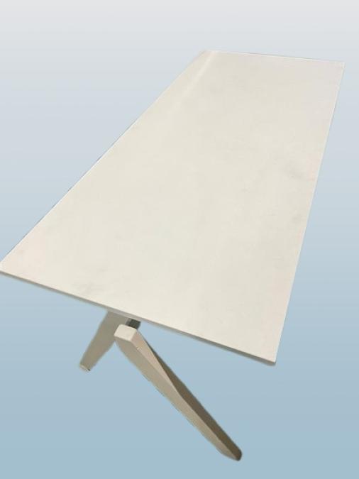 【☆限定1台☆】◆コクヨ　/　スタックテーブル　/　長机　/　折りたたみ　/　会議　/　省スペース
                        その他シリーズ
                                    中古
            