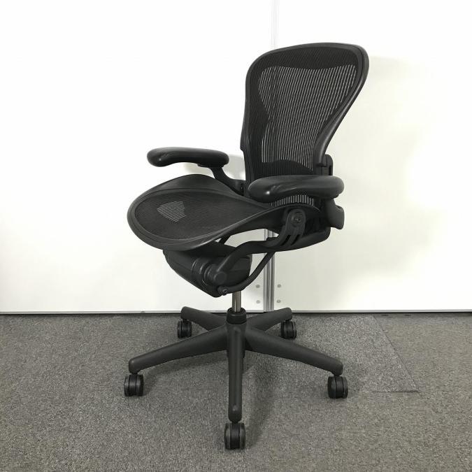 【世界的にも有名なワーキングチェア！通気性や理想的な体重分散を実現したメッシュの張り地！】■ハーマンミラー(HermanMiller)　アーロンチェア　Aタイプ（スモールサイズ）ライト　肘付ハイバックチェア　■ブラック　■メッシュ　■可動肘　■ランバー付　①
                        アーロンチェア
                                    中古
            