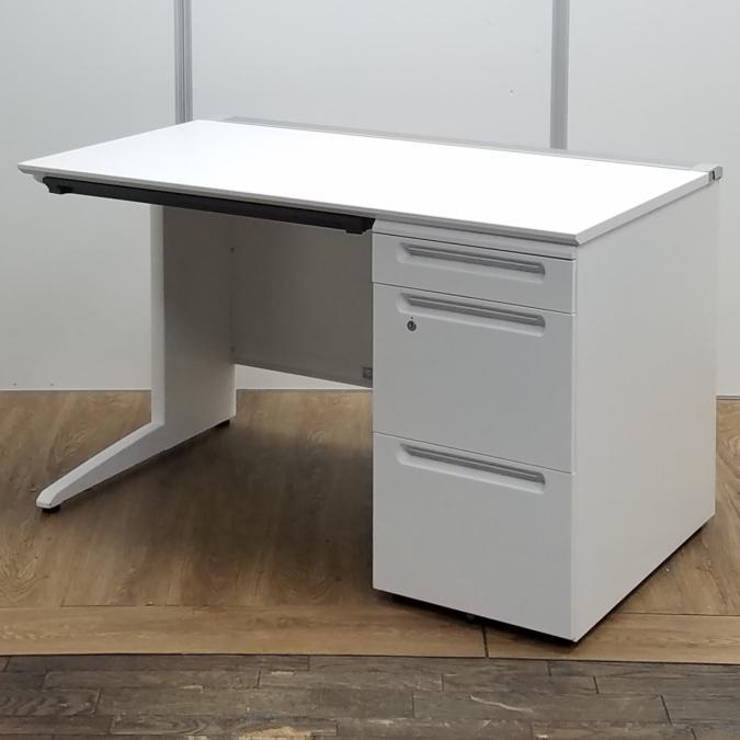 クロガネ製　FUシリーズ　ホワイト　機能性にすぐれたスタンダードデスク！取っ手がつかみやすい仕様！　W1200片袖机！！
                        その他シリーズ
                                    中古
            