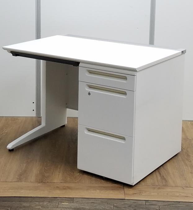 クロガネ製　FUシリーズ　ホワイト　使い勝手のいいコンパクトサイズ！取っ手がつかみやすい仕様！　W1000片袖机！！
                        その他シリーズ
                                    中古
            