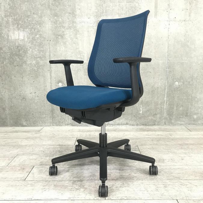 【通気性の良いメッシュ仕様！シンプルなデザインと快適な座り心地を誇る人気チェア！】/オススメ(おすすめ) /人気商品【弊社使用欄：A00985704】■コクヨ　ミトラ (Mitra)　ローバック　肘付き　背面メッシュ　プルシアンブルー
                        ミトラシリーズ
                                    中古
            