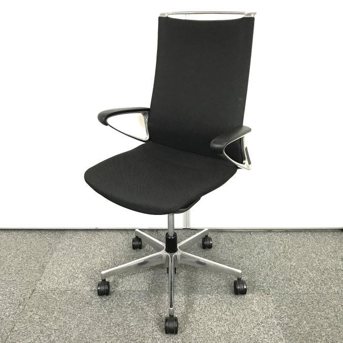 【スタイリッシュさが人気のオフィスチェア！インナーメッシュ構造による優しく包み込む座り心地！】■オカムラ(okamura)製　　モードクロスシリーズ　肘付ハイバック　■ブラック　■サークル肘
                        モード
                                    中古
            