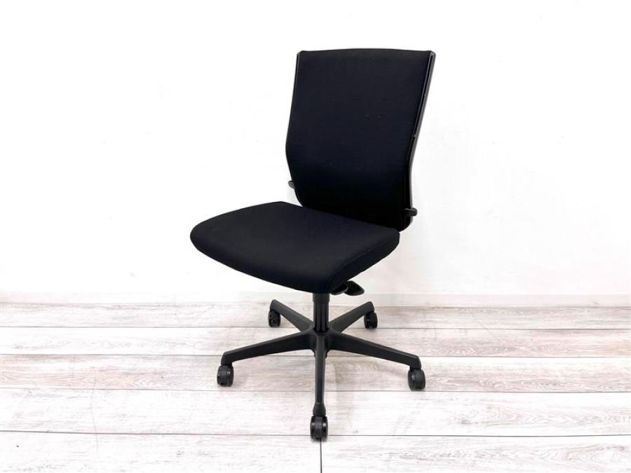 【定価約10万円】【異硬度クッション搭載！座り心地、コストパフォーマンスに優れたチェア！】■オカムラ製　エスクード　ブラック　肘無OAチェア　 ロット商品
                        エスクード
                                    中古
            